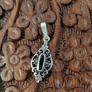 Sterling silver pendant with onyx